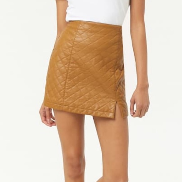 Quilted Faux Leather Mini Skirt - Picture 3 of 6